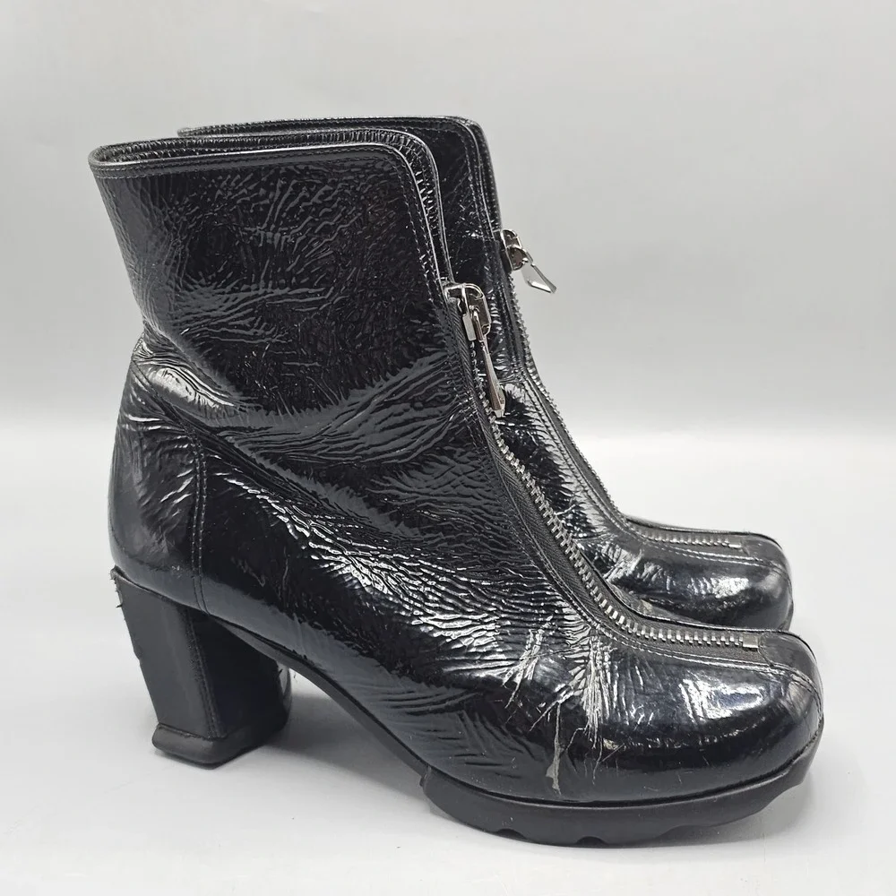 Fluevog Niki Ankle Front Zip Nappa Patent Leather Boots Sz 9.5 2.5